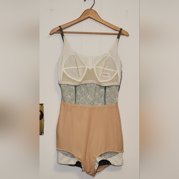 Vintage cotton romper / swim suit with birds and flowers. Size medium. - Picture 7 of 8